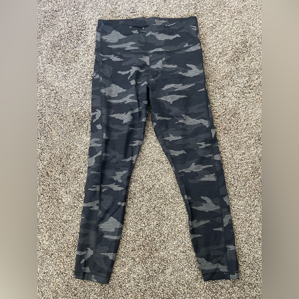 Women’s Athleta Ultimate Camo 7/8 Tight Leggings Heather Gray Camo Size M